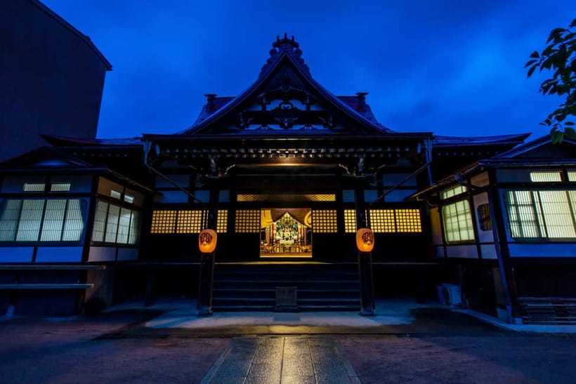 Takayama: Onigiri and miso soup making at a buddhist temple - The temple setting adds meaning to a simple meal