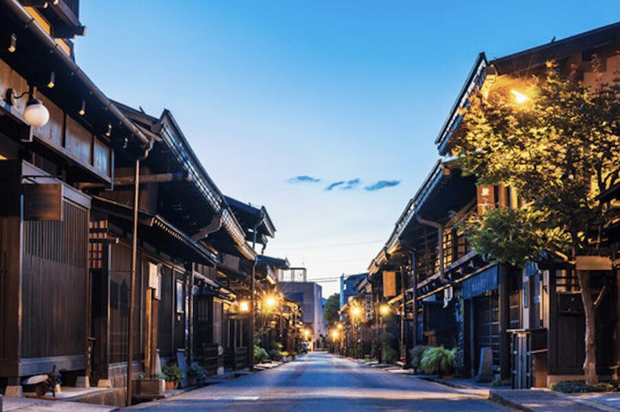 Takayama Private Custom Tour with Local Guide - Sanmachi Suji, sake breweries, and craft shops