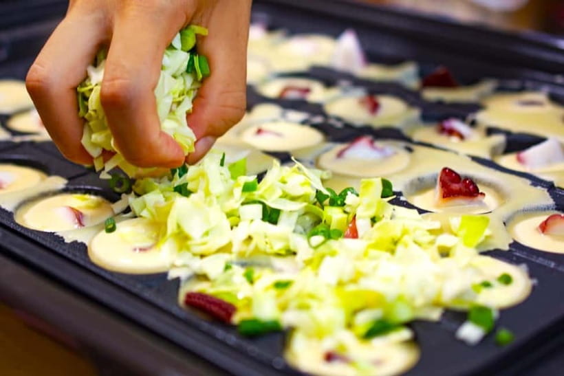 Takoyaki cooking experience in Kabukicho, Shinjuku - A small class with room for individual help