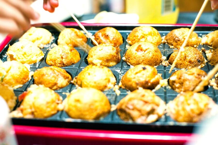 Takoyaki cooking experience in Kabukicho, Shinjuku - What the $25 price includes