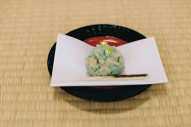 Tea ceremony by the tea master in Kyoto SHIUN AN - Two sweets and two bowls of matcha