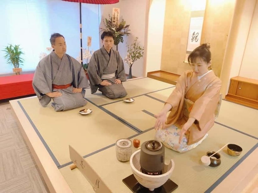 Tea ceremony experience in Japanese-style room 60min - Ryouko, Akiko, and the human touch