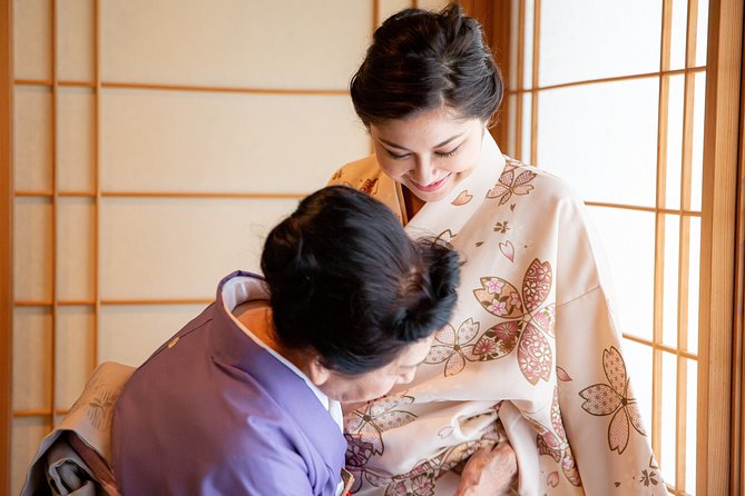 Tea ceremony experience with simple kimono in Okinawa - Why the Ryurei-style room matters