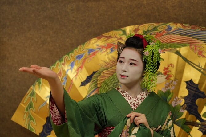 The Art of Geisha: Exclusive Show & Gion Walking Tour - Starting near the Izumo-no-Okuni Statue