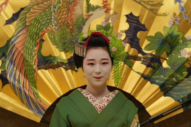 The Art of Geisha: Exclusive Show & Gion Walking Tour - Meeting the maiko over tea and snacks