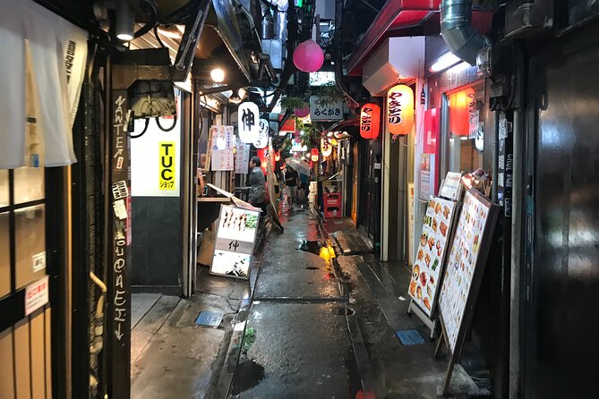 The Dark Side of Tokyo - Night Walking Tour Shinjuku Kabukicho - The narrow bar district