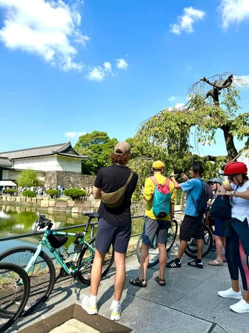 Tokyo: 3-Hour Bike or E-Bike City Highlights Tour - Akasaka Palace and the National Stadium