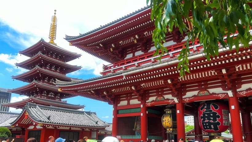 Tokyo: Asakusa and Tokyo’s Oldest Temple Senso-ji Tour - Why Asakusa makes a smart first Tokyo walk
