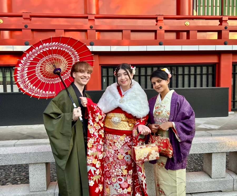 Tokyo: Asakusa Kimono Rental Experience - Walking from the shop to Sensoji