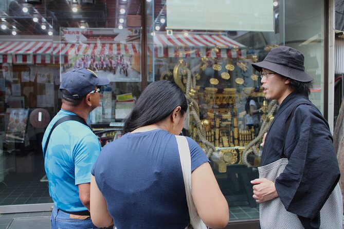 Tokyo: Asakusa Walking Tour with Japanese Comedian - Kaminarimon Gate and the symbols of Senso-ji