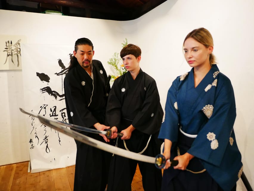 Tokyo : Authentic Samurai Experience in a Private Space. - Learning to draw, sheath, and swing a katana