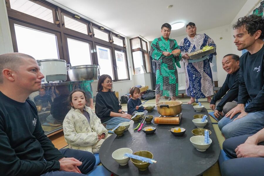 Tokyo: Authentic Sumo Wrestling Experience with Lunch - Conversation, photographs, and keepsakes