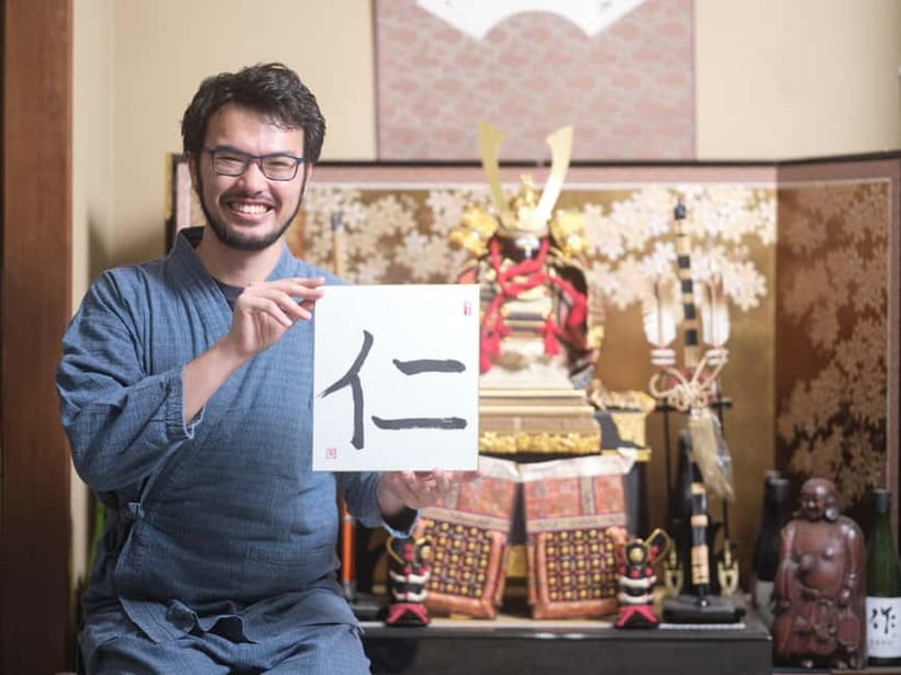Tokyo: Calligraphy Experience with yukata or Samue - The first minutes: tea, clothing, and introductions