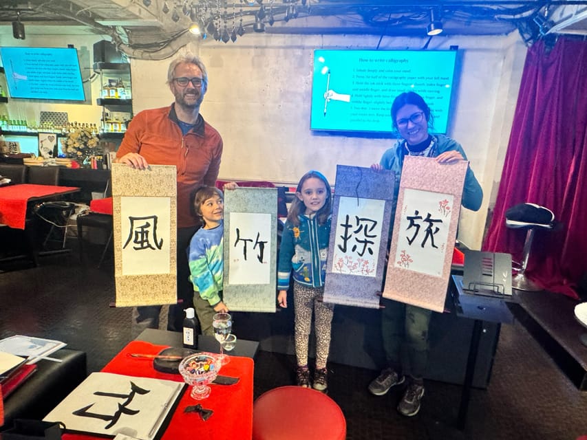 Tokyo: Calligraphy on Kanji Fan & Scroll with Drink - A quiet art lesson in the middle of Roppongi