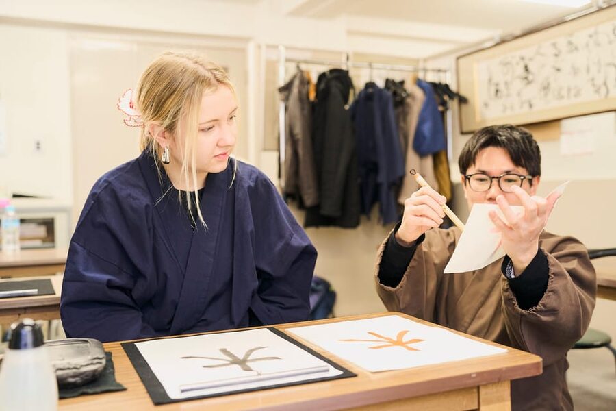 Tokyo: Calligraphy Workshop & Original T-Shirt Creation - Who will enjoy this calligraphy workshop