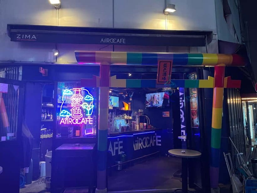 Tokyo: Dark Side of Tokyo Shinjuku Red Light Walking Tour - What the guides add to the experience