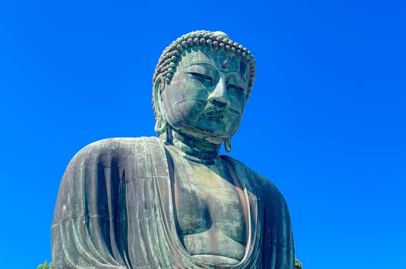 Tokyo: Day Trip to Kamakura in Spanish - Spanish - Riding the old Enoden tram toward Hase