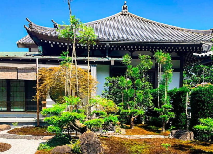 Tokyo: Day Trip to Kamakura in Spanish - Spanish - Hase-dera, legends, gardens, and a slower pace
