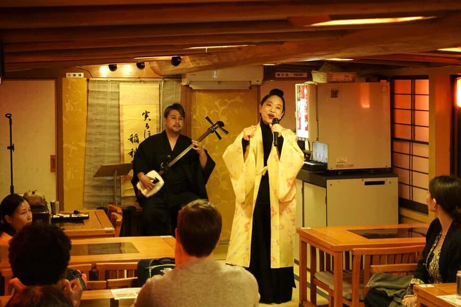 Tokyo Dinner Cruise & Tradition Show & Drinks & Tokyo Tower - Why this Tokyo dinner cruise feels different