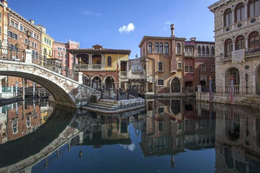 Tokyo Disneyland or DisneySea Ticket & Door to Door Transfer - What the $143 price really buys you