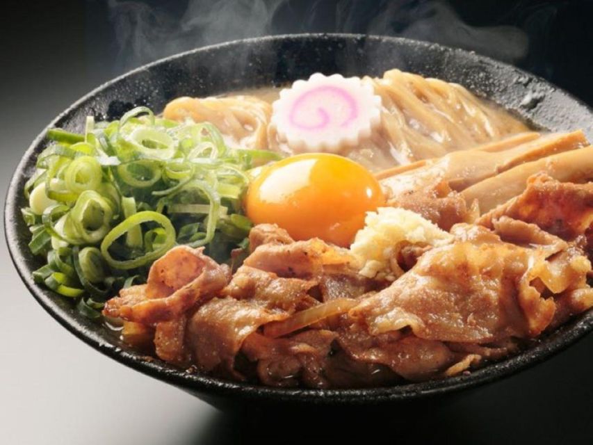 Tokyo: Easy Ramen Cooking Experience in Kabukicho, Shinjuku - Boiling the noodles and finishing your bowl