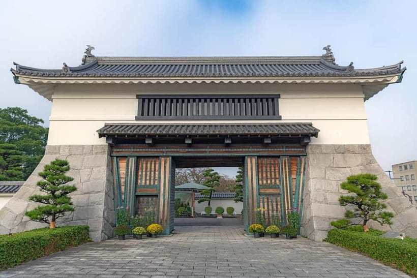 Tokyo: Edo Castle & East Garden of the Imperial Palace Tour - Practical details that can affect your visit