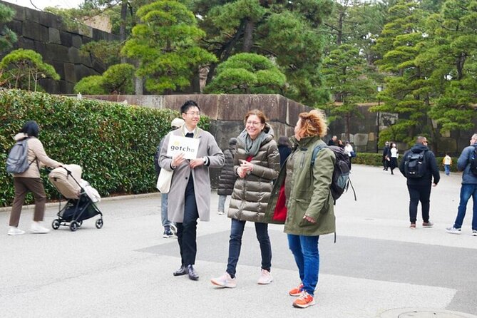 Tokyo: Edo Castle & East Garden of the Imperial Palace Tour - Shoguns, emperors, and the story behind the stones