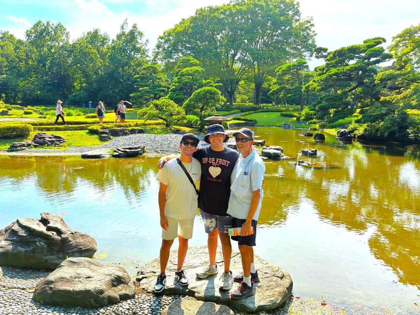 Tokyo: Edo Castle Ruins & Imperial Palace East Garden Tour - Starting at Wadakura Fountain and the moat