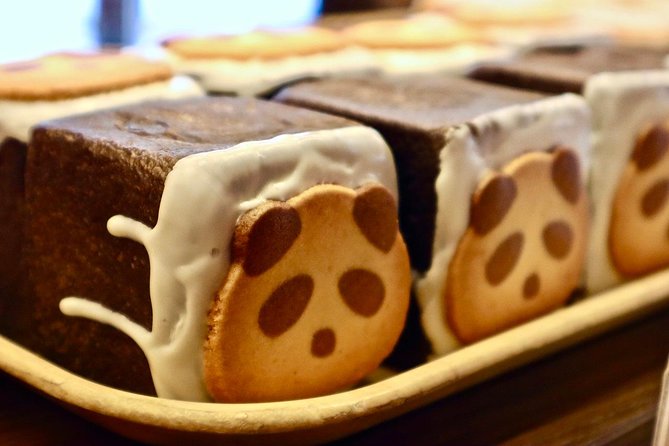 Tokyo: Food Tour in Ueno with 10+ Tastings of Japanese Classics - Buddhist grounds and a quieter pause