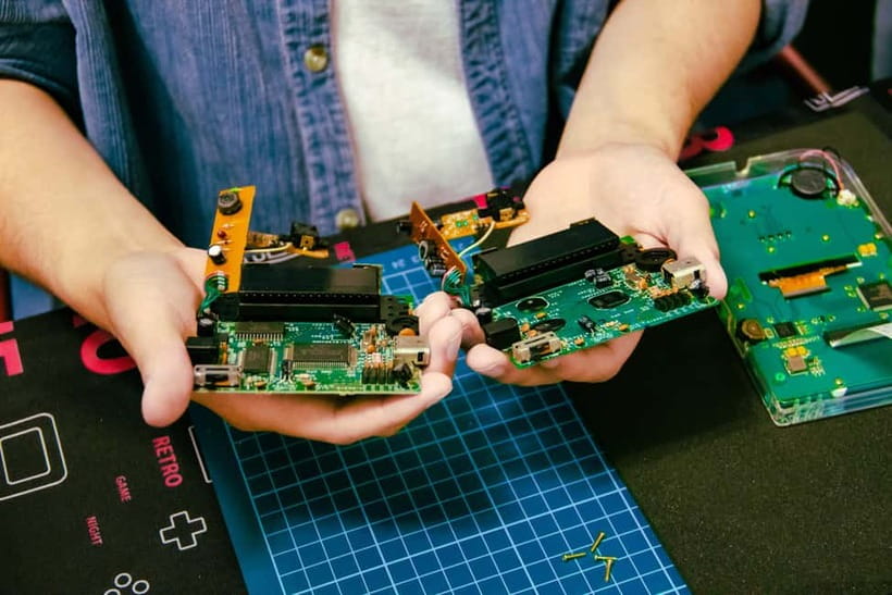Tokyo: Gameboy Mod Workshop at Akihabara - Who will enjoy this most?