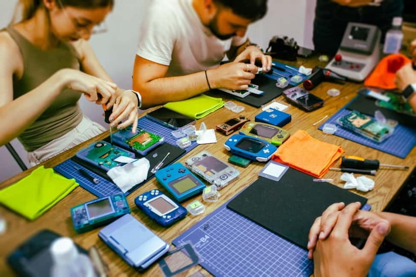 Tokyo: Gameboy Mod Workshop at Akihabara - The opening lesson: Nintendo’s handheld story