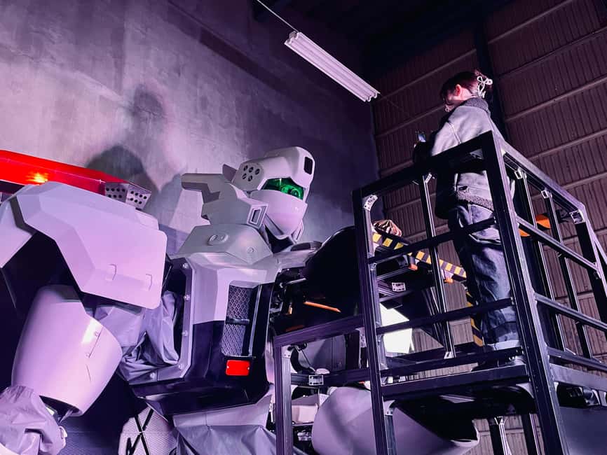 Tokyo: Giant Robot “Ingram” Factory Tour - Inspecting Ingram from head to hand