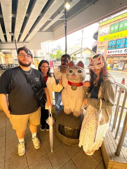 Tokyo: Gotokuji Cat Temple, Shinjuku Cat Cafe & 3D Cat Tour - What the guides add