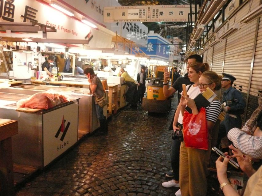 Tokyo: Guided Walking Tour of Tsukiji Market with Lunch - Entering Tsukiji Outer Market