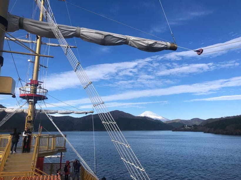 Tokyo: Hakone Fuji Day Tour w/ Cruise, Cable Car, Volcano - Riding the Hakone Ropeway Toward Owakudani