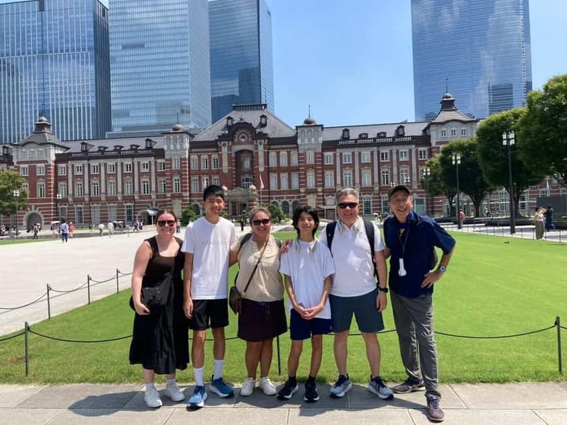 Tokyo: Imperial Palace East Gardens and Tokyo Station Tour - Ninomaru Garden and the East Gardens