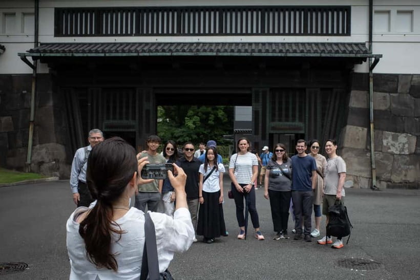 Tokyo: Imperial Palace East Gardens Walking Tour - Ninomaru Garden and the art of restraint