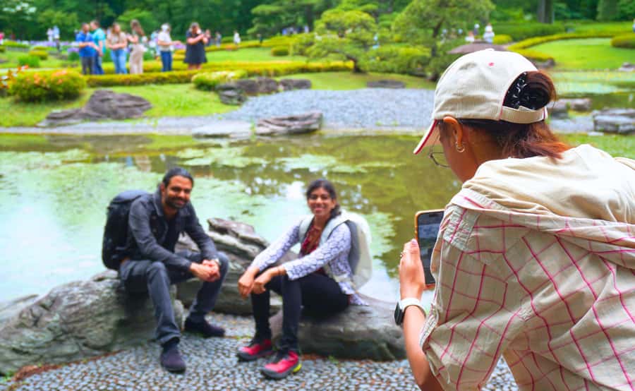 Tokyo: Imperial Palace Japanese History Walking Tour - Royal koi and the final garden views