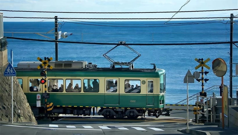 Tokyo: Kamakura & Enoshima Day Tour with Pickup & Train Ride - Kamakura High School and the Slam Dunk crossing