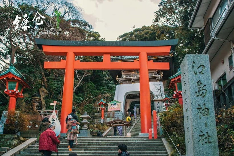 Tokyo: Kamakura & Enoshima Day Tour with Pickup & Train Ride - Komachi Street for snacks and a quick wander