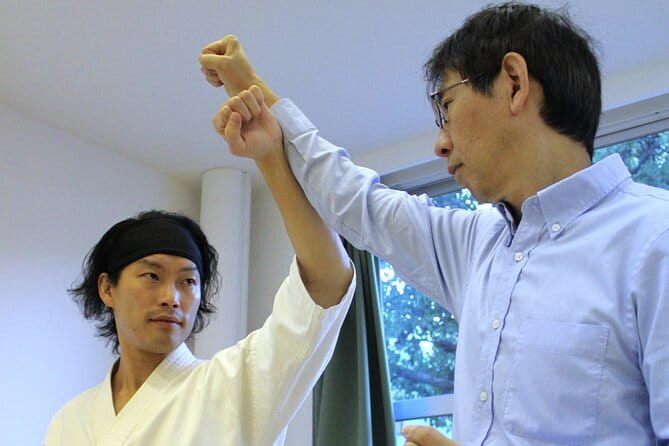 Tokyo: Karate Experience with Former All-Japan Champion - Bowing and breathing set the tone
