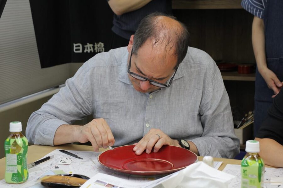 Tokyo: Kintsugi Art Repair Workshop - Entering Nihonbashi Mutoh Main Store