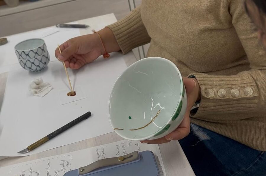 Tokyo: Kintsugi Workshop to Learn the Art of Golden Joinery - A relaxed class with room to talk