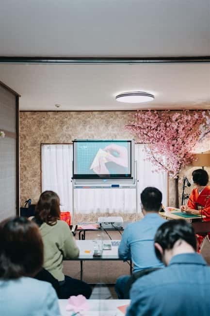 Tokyo: Learn Traditional Origami with a Local - Small details that improve the visit