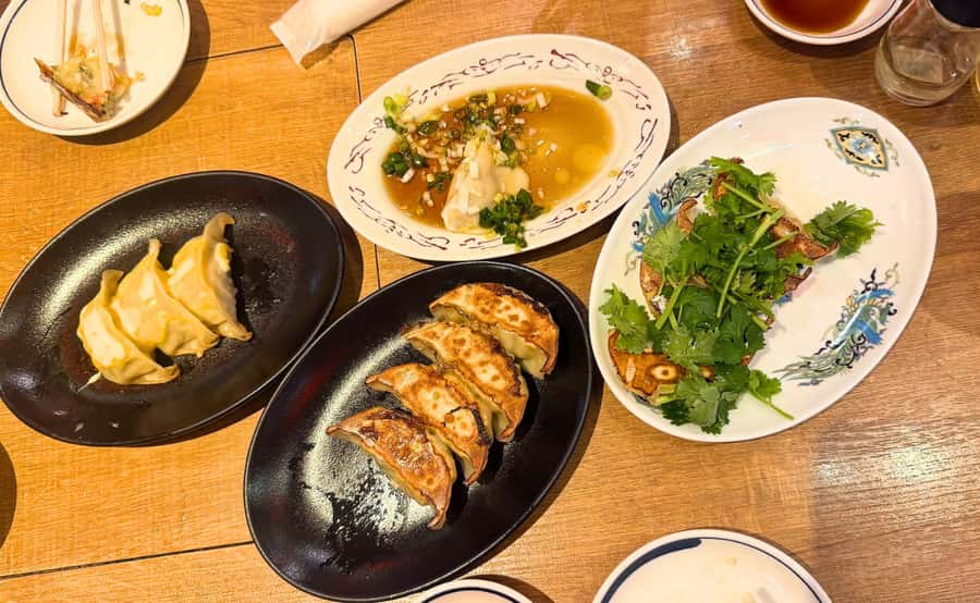 Tokyo: Locals´ Secret Food Tour // Eat like a Japanese - First stop: fresh sushi near Ueno Station