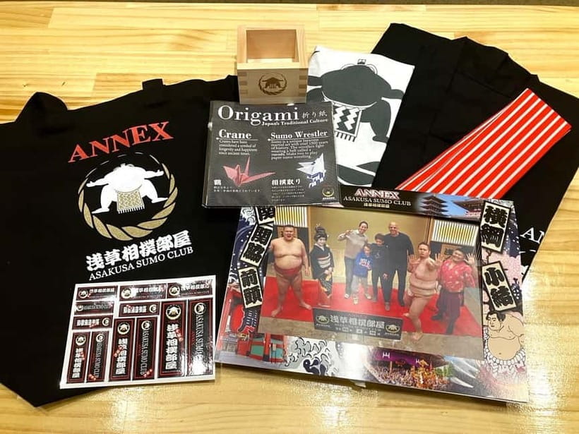 Tokyo:Luxury Sumo Show Experience & Japanese cuisine & Drink - The sumo bouts are funny, physical, and close enough to feel real