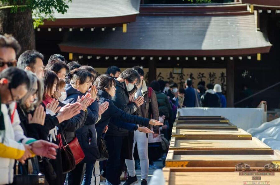 Tokyo: Meiji Jingu, Harajuku, Shibuya, and Shijuku Tour - Shibuya: one hour around the famous crossing