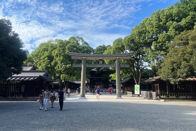 Tokyo: Meiji Shrine and Shinto Culture Walking Tour - Walking through a 70-hectare artificial forest