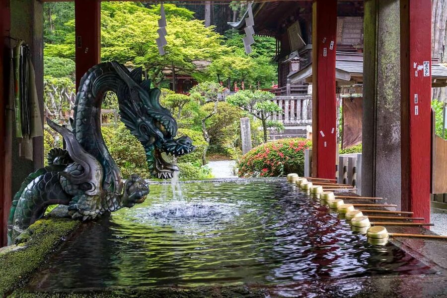 Tokyo: Mount Fuji & Hakone Private Tour with Guide - Oshino Hakkai’s eight spring-fed ponds