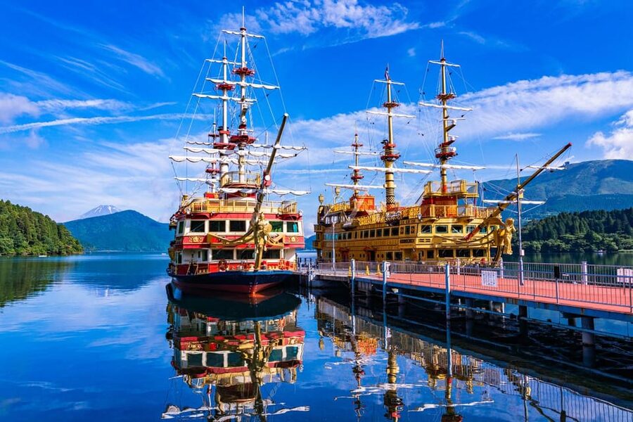 Tokyo: Mt. Fuji 5th St, Gotemba & Hakone by Luxury Bus - Lake Ashinoko and the pirate ship from Tōgendai Port